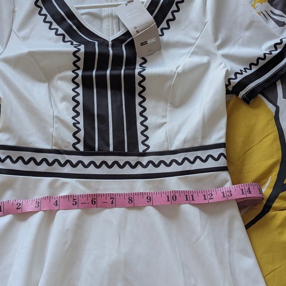 Emery Rose Womens White Black Graphic Print V-Neck Midi A-Line Dress Small NWT - Picture 4 of 6